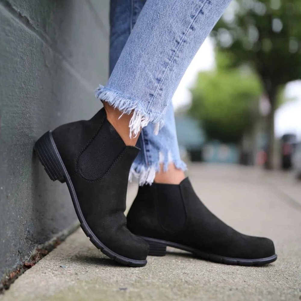 New Blundstone 1977 Black Nubuck Leather Heeled Chelsea Boots